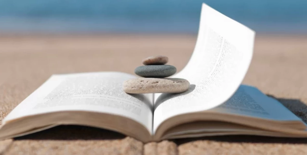 6 νέες κυκλοφορίες βιβλίων για να διαβάσετε πλάι στο κύμα