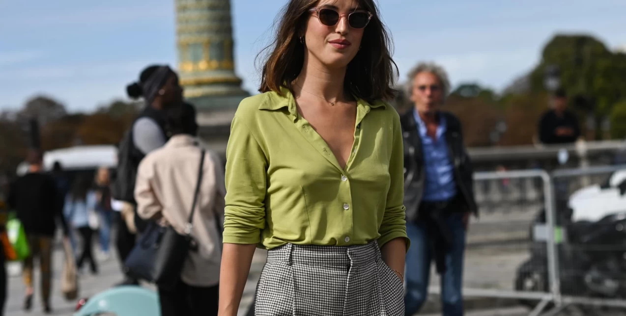 Ποιες από τις SS22 τάσεις δεν θα βρείτε στη γκαρνταρόμπα μιας αυθεντικής Γαλλίδας