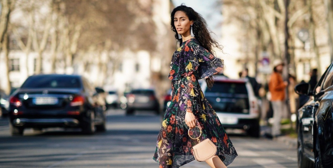 15 elegant midi φορέματα που θα βρείτε στα ZARA 