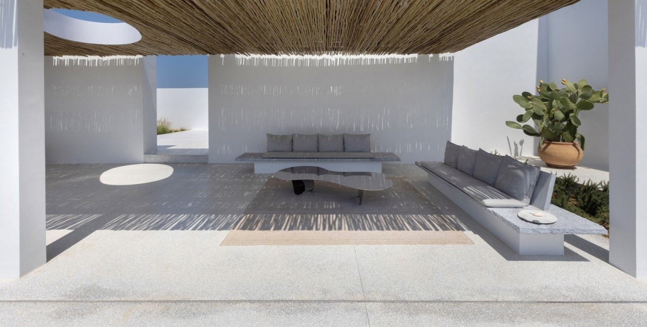 Less is more σε μια κατοικία στην Πάρο, ωδή στην αφαίρεση 