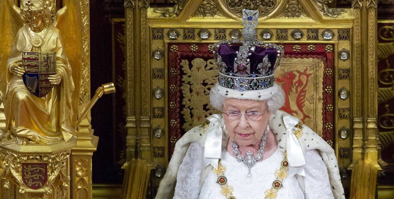 Τέλος εποχής για τη Βασίλισσα Ελισάβετ; Παρέδωσε το στέμμα της 