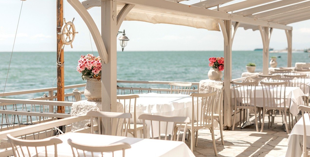 Το ιστορικό seafood restaurant της Θεσσαλονίκης που «μυρίζει» θάλασσα
