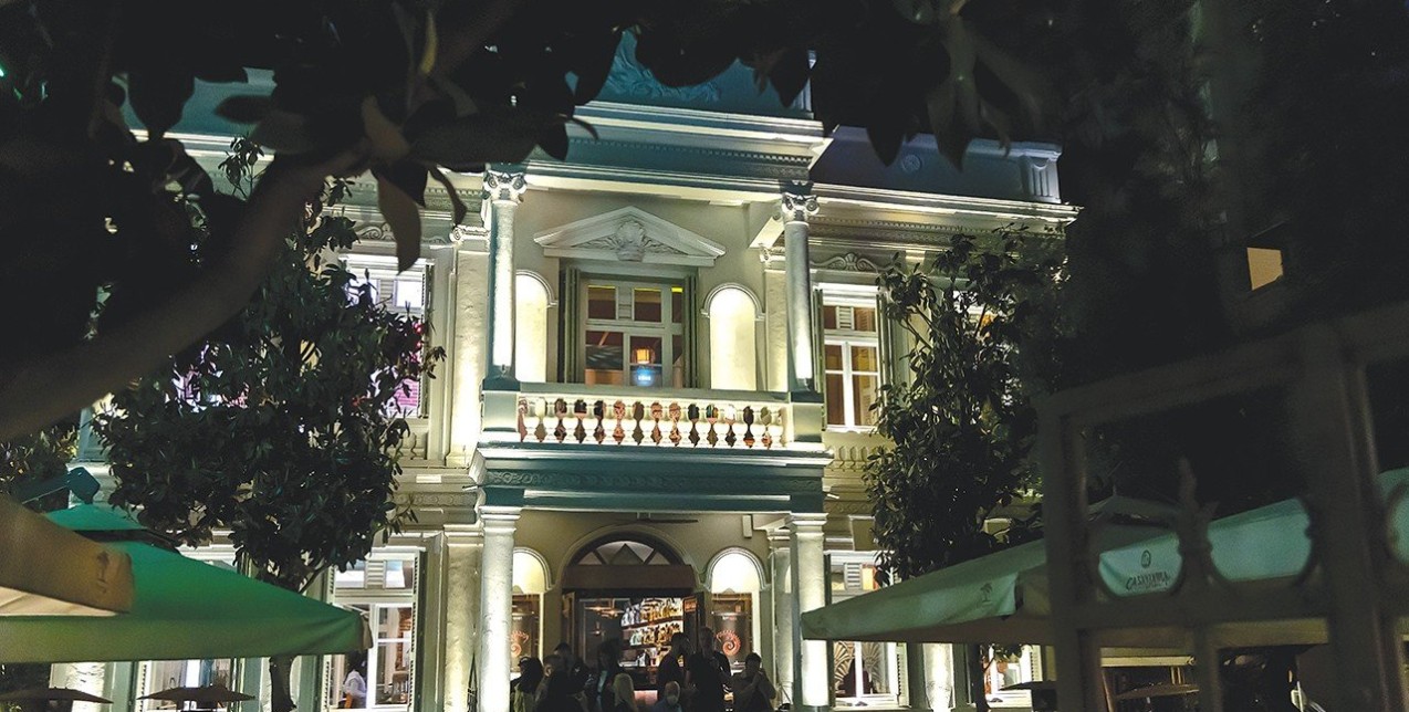 Date night: Το νεοκλασικό στέκι της Θεσσαλονίκης με την πιο κοσμοπολίτικη διάθεση 