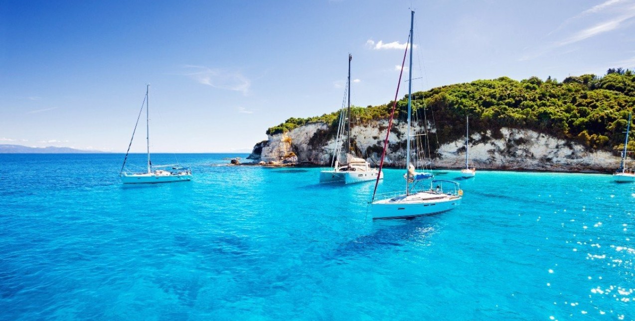 Live your myth in Greece: 6+1 μοναδικές παραλίες στην Ελλάδα με γαλάζια σημαία 