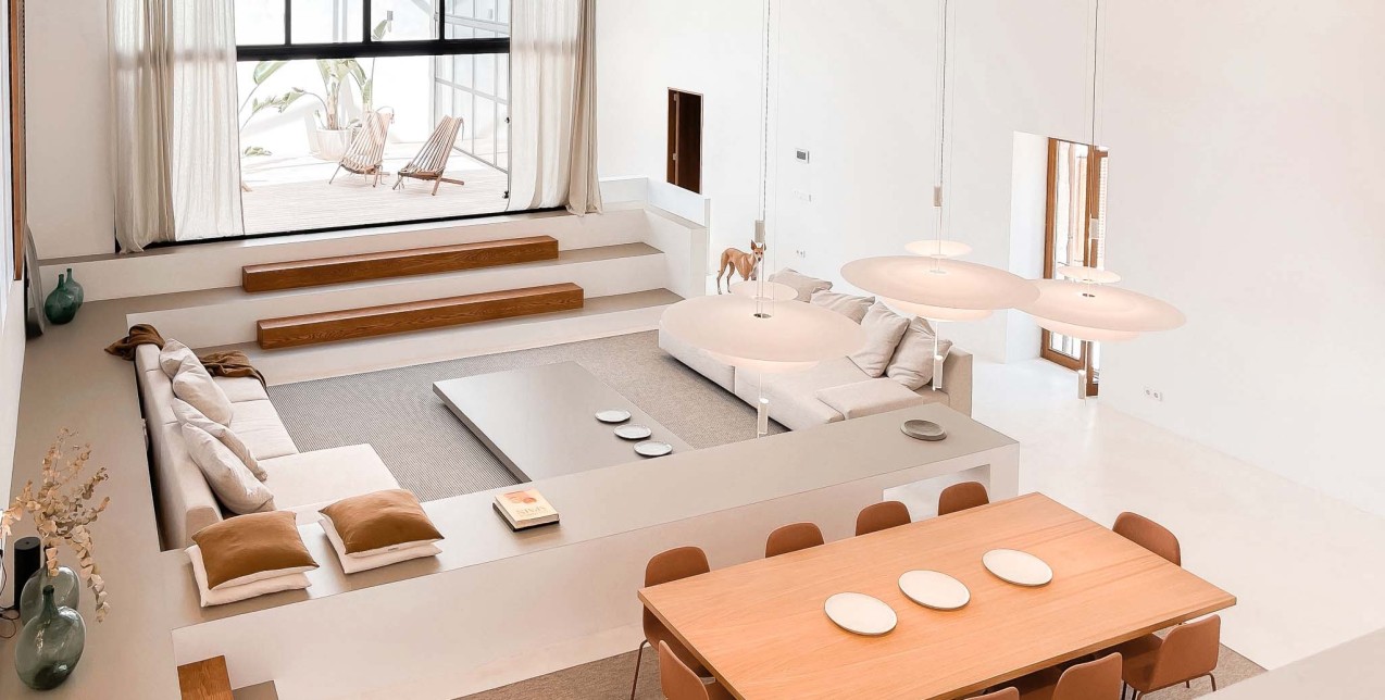 Δείτε πώς ένας χώρος θεάτρου ανακαινίστηκε και μετατράπηκε σε μια οικογενειακή κατοικία