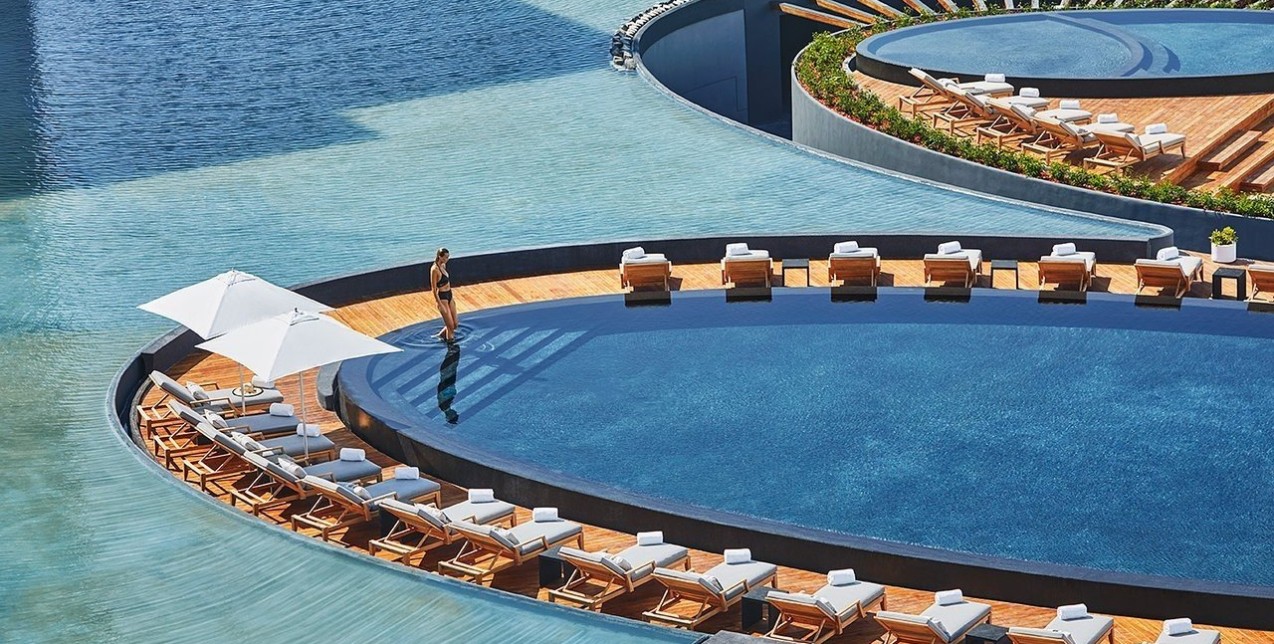 Breathtaking View: 6 ειδυλλιακές πισίνες στα πιο πολυτελή ξενοδοχεία στον κόσμο