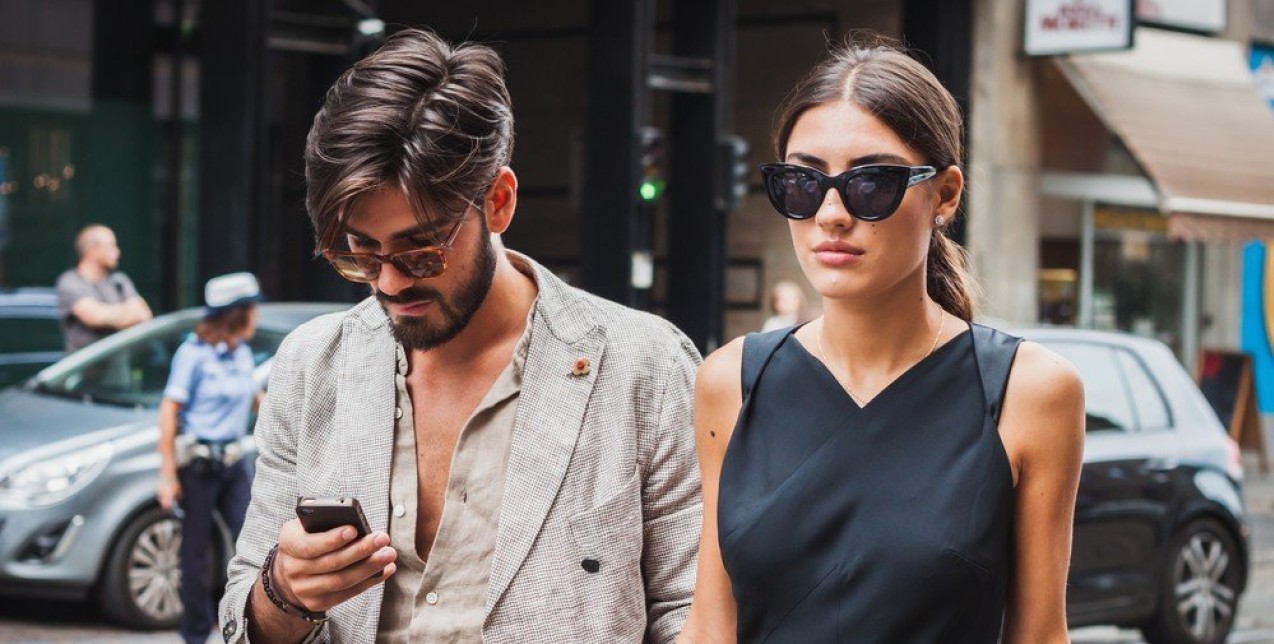 Breadcrumbing: Πώς θα αναγνωρίσετε τα σημάδια του μέσα στη σχέση σας