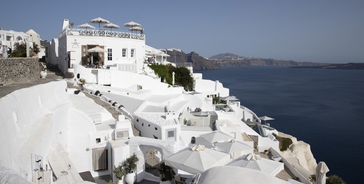 Comfort fine dining στη Σαντορίνη σε έναν προορισμό-συνονθύλευμα μαγικών γεύσεων και εικόνων 
