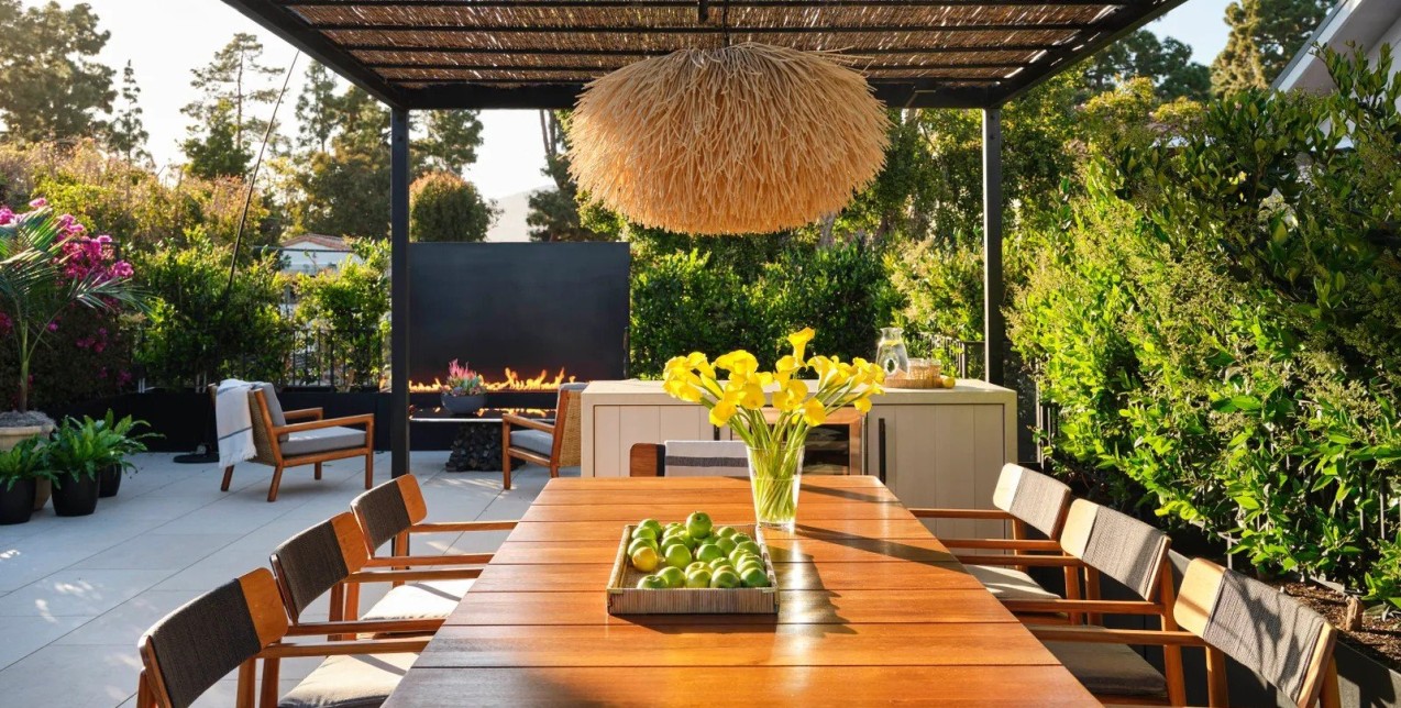 Μια σαγηνευτική κατοικία στη Santa Monica υμνεί τα χρώματα του καλοκαιριού