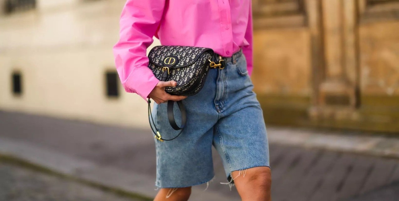 Denim Shorts: Μοντέρνοι τρόποι για να φορέσετε το απόλυτο item του καλοκαιριού