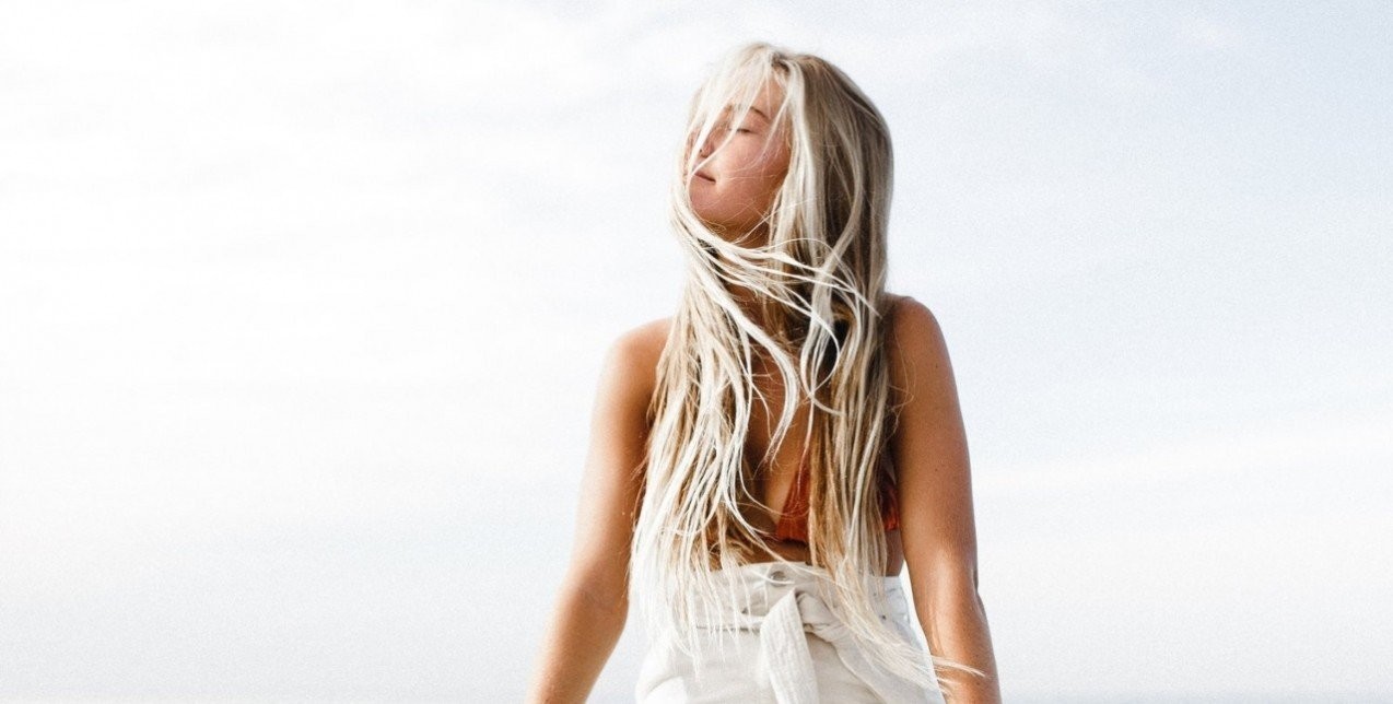 Heatless Summer Look On: Τα χτενίσματα που λατρέψαμε στο TikTok