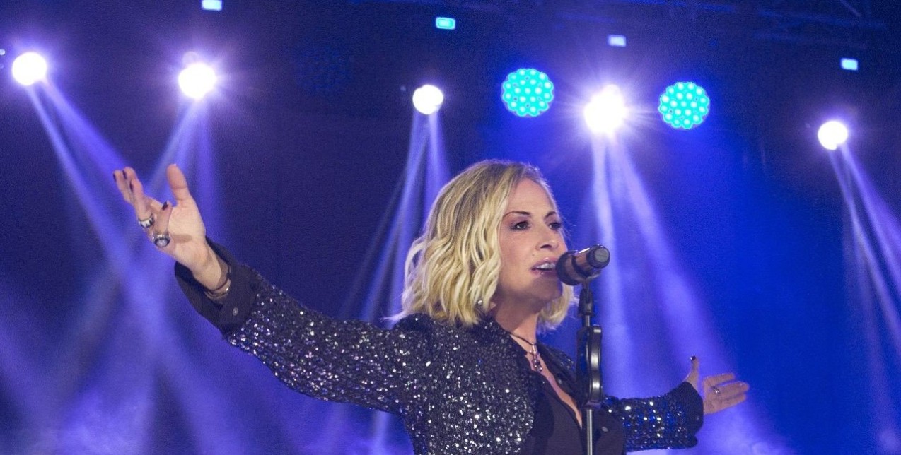 Μια λαμπερή βραδιά για τα παιδιά της Στοργής με τηv Άννα Βίσση 