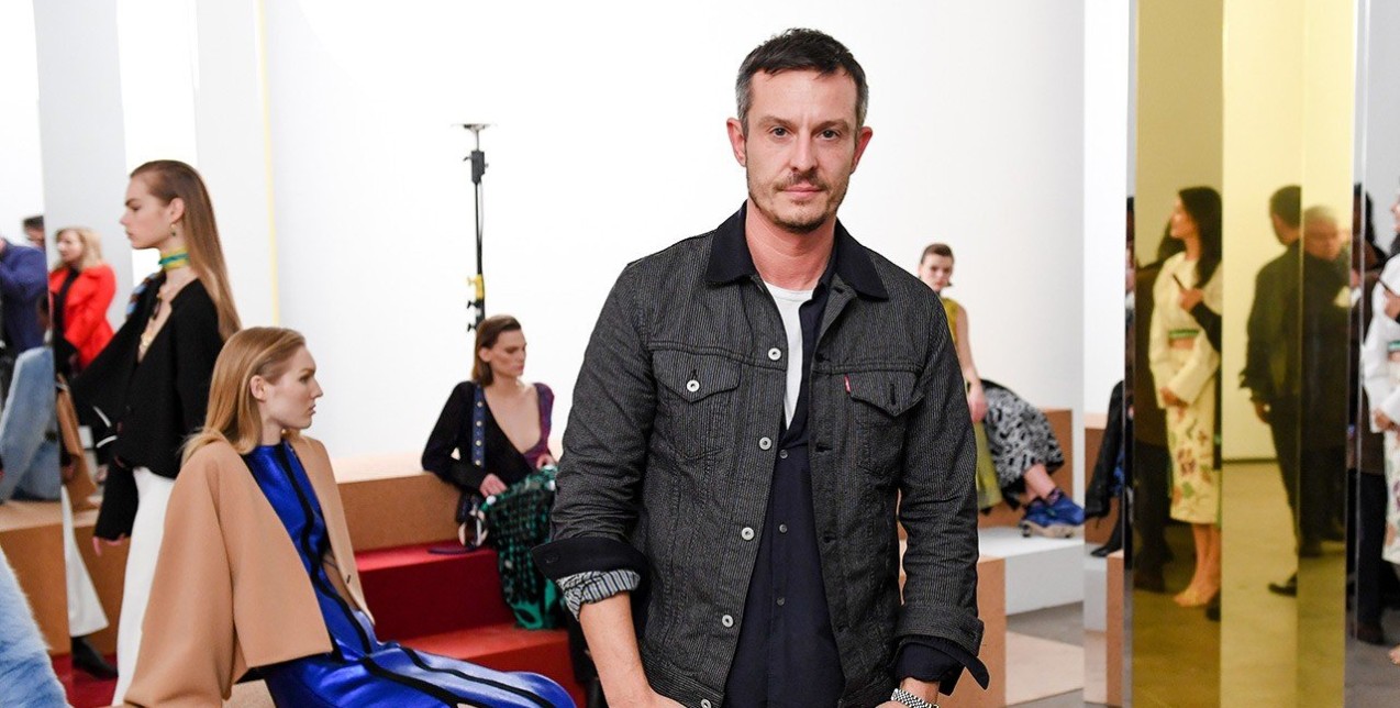 Ο Jonathan Saunders αποχαιρετά τον οίκο DVF