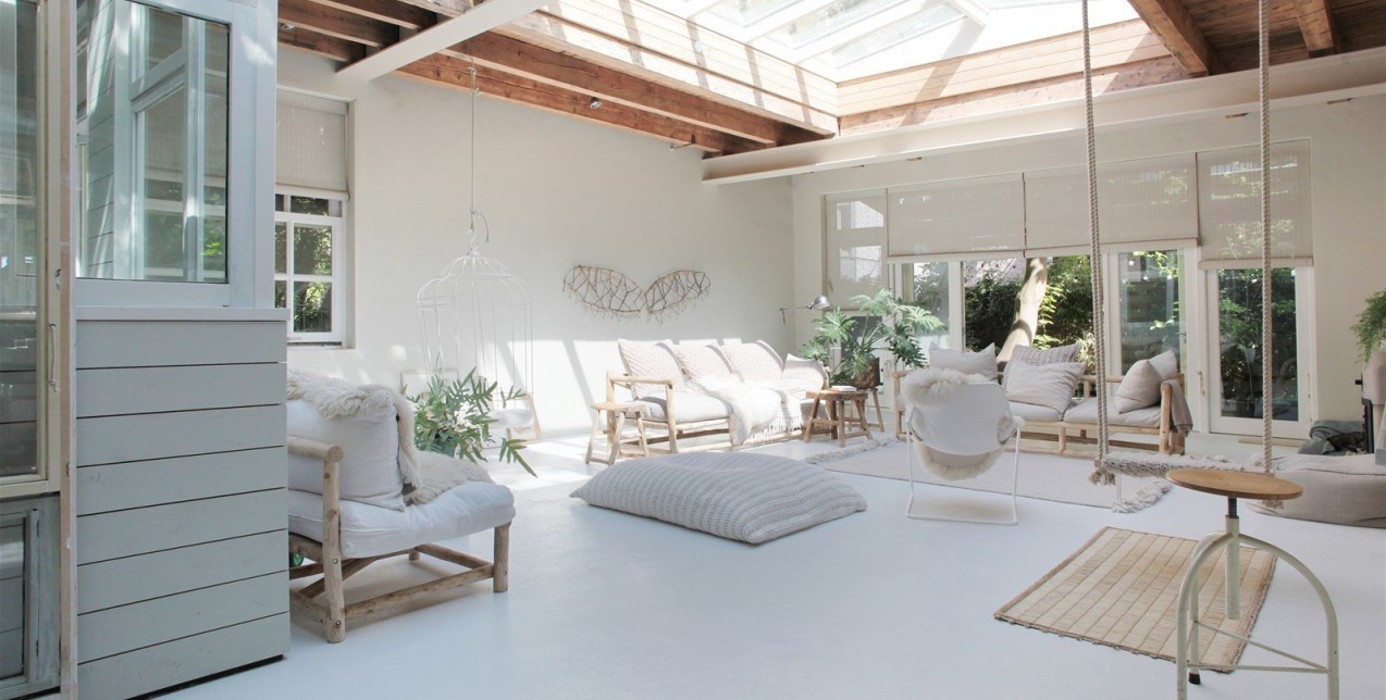 Ένα garage στο Amsterdam μετατρέπεται σε μια υπέροχη κατοικία 