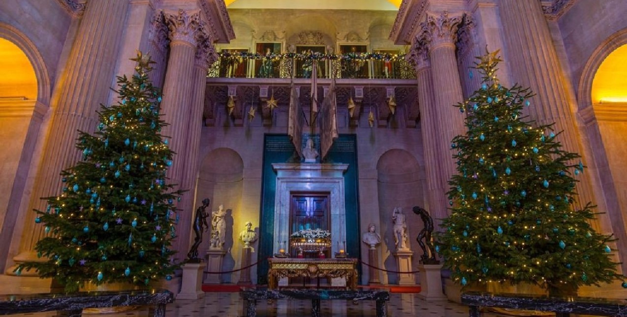 Ο χριστουγεννιάτικος στολισμός των εμβληματικών κάστρων της Αγγλίας