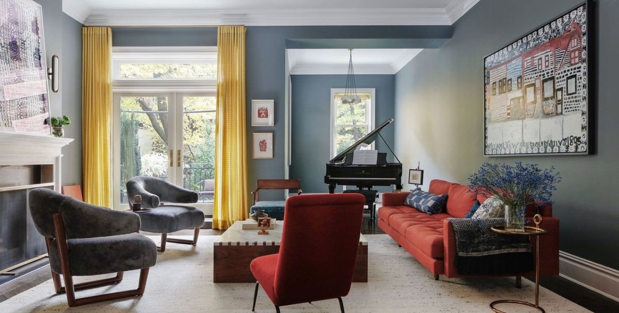 Ένα σπίτι σε μια ιστορική γειτονιά του Manhattan συνδυάζει υπέροχα τις ψυχρές με τις γήινες αποχρώσεις