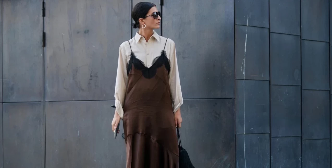 Οι πιο μοντέρνοι τρόποι για να φορέσετε το slip dress τη νέα σεζόν 