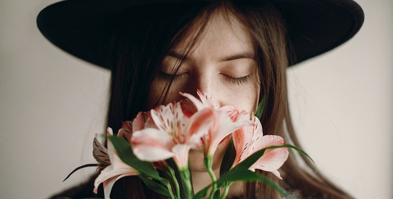 Relaxing rituals: Οι 5 μυρωδιές που μας χαλαρώνουν σύμφωνα με τους experts