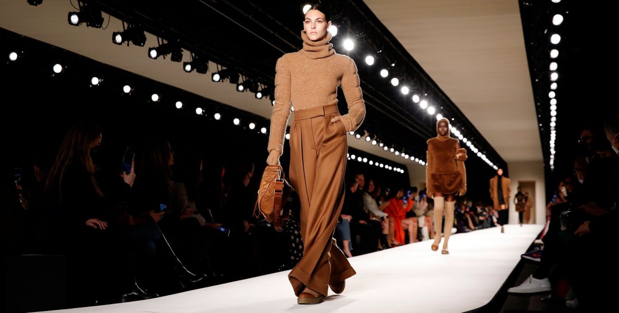 Τα πιο fashionable σχέδια στα πουλόβερ, σύμφωνα με τις FW '22 πασαρέλες