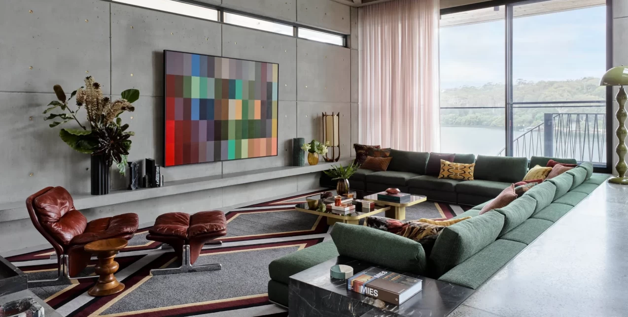 Περιηγηθείτε σε μια τροπική τριώροφη κατοικία με αέρα μοντερνισμού στην προκυμαία του Sydney