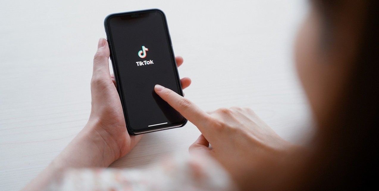 TikTok: Οι αρνητικές επιδράσεις του στην ψυχική υγεία των εφήβων