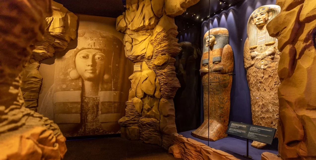 Μια σπάνια έκθεση αφιερωμένη στη δυναστεία του Ραμσή φθάνει στο Παρίσι