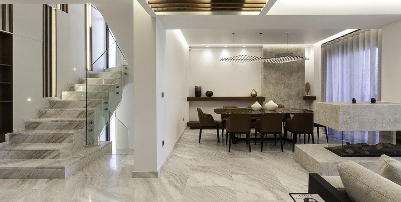 Μια κατοικία στο Πανόραμα μεταφράζει τη λιτή πολυτέλεια σε σύγχρονο χαρακτήρα 