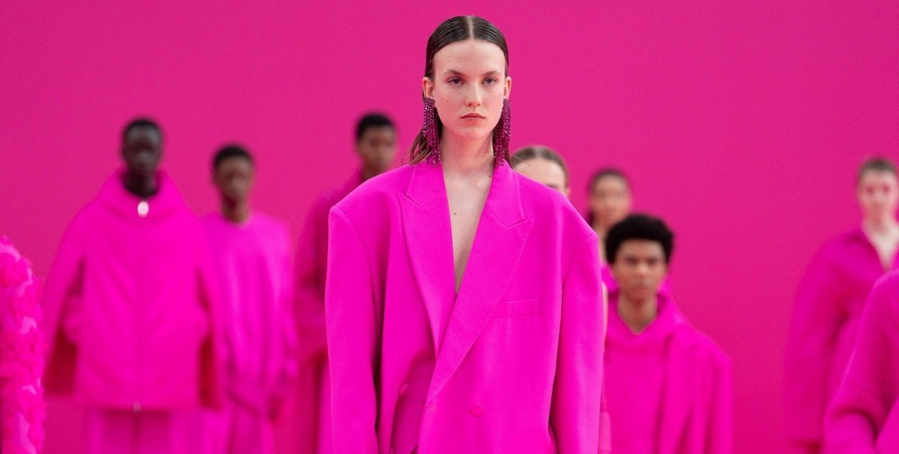 Hot pink: Φορέστε το διάσημο «χρώμα απελευθέρωσης» τον χειμώνα 