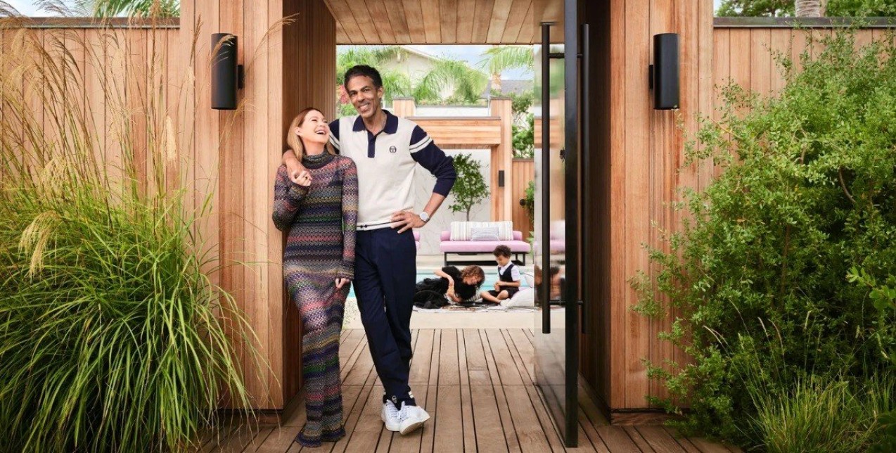 Η ηθοποιός του Grey's Anatomy, Ellen Pompeon ανοίγει το mid-century Malibu beach house της 