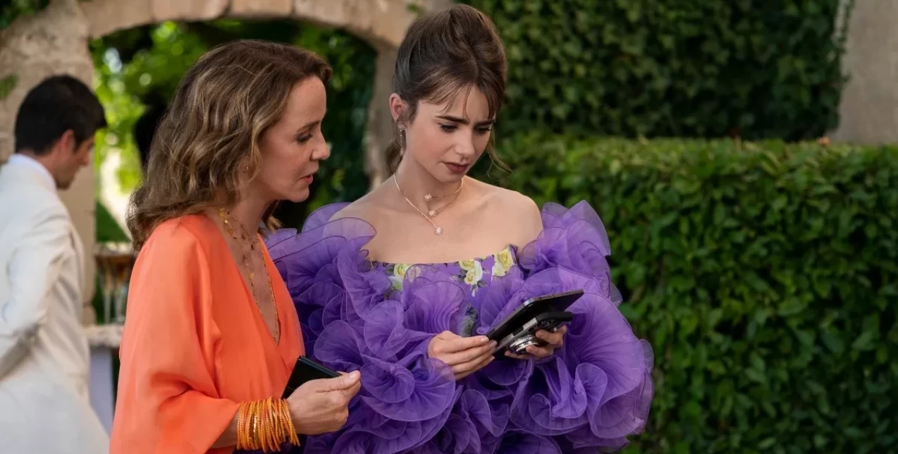 Emily in Paris: Τι αλλάζει στο ενδυματολογικό κομμάτι της 3ης σεζόν της σειράς