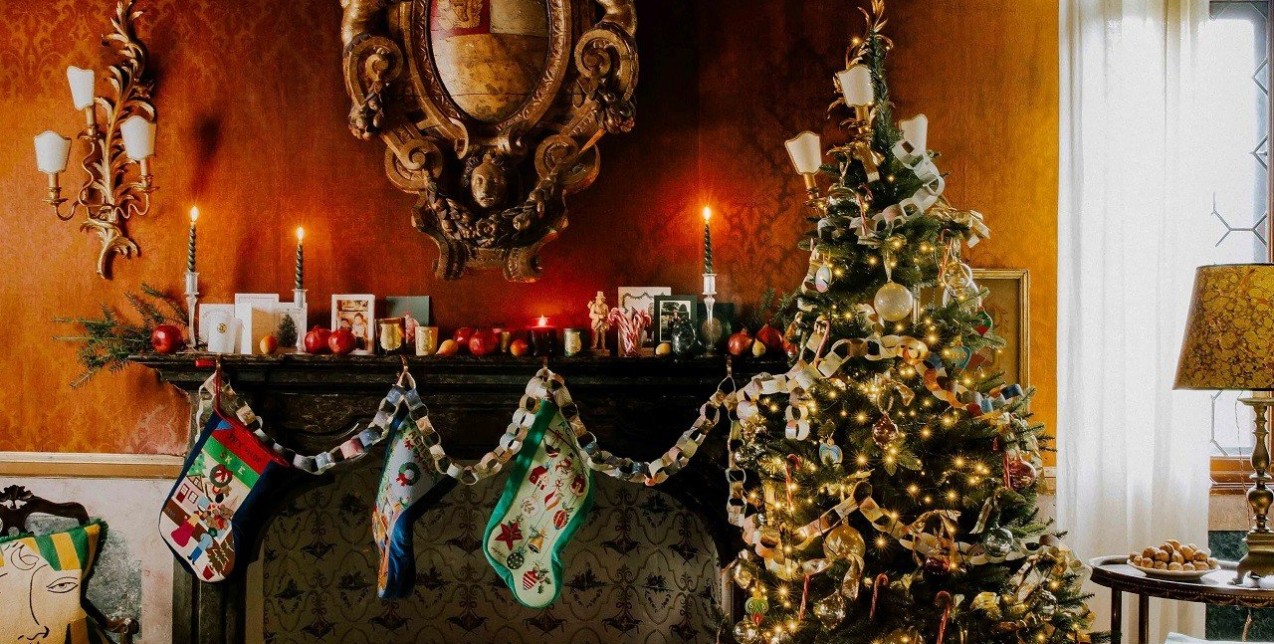 Μια ατμοσφαιρική κατοικία του 17ου αιώνα στη Βενετία «φόρεσε» τα γιορτινά της  