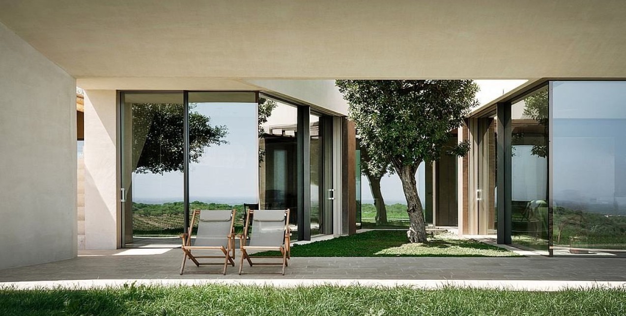 Μια εντυπωσιακή βίλα στη Σικελία συνδιαλέγεται με το φυσικό περιβάλλον