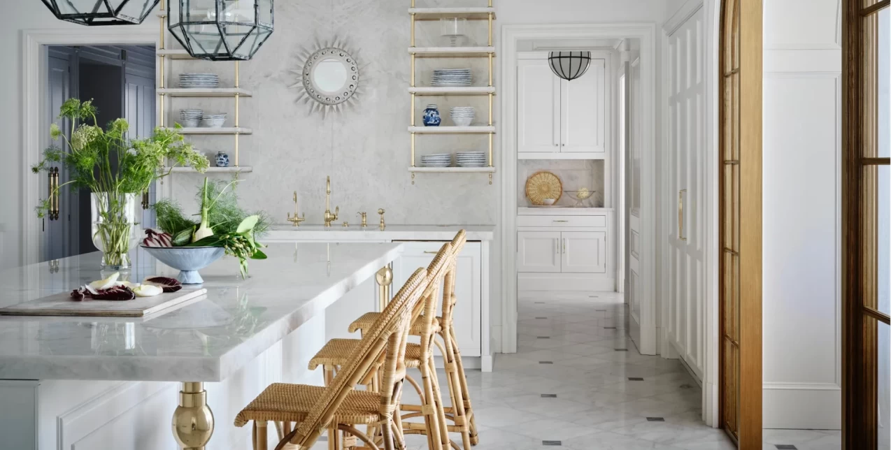 Περιηγηθείτε σε μια οικογενειακή κατοικία του  Chicago που μεταμορφώθηκε μέσω της κλασικής αρχιτεκτονικής