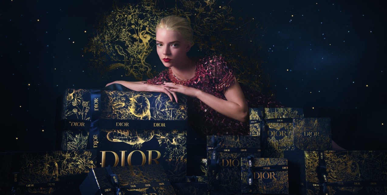 New Year's fashion: Εμπνευστείτε από τα πιο λαμπερά outfits 