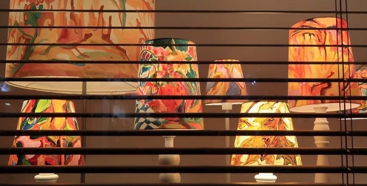 «Εξήντα Μικροί Ήλιοι»: Εντυπωσιακά έργα τέχνης κοσμούν τις Βιτρίνες Τέχνης ΟΤΕ στη Θεσσαλονίκη 