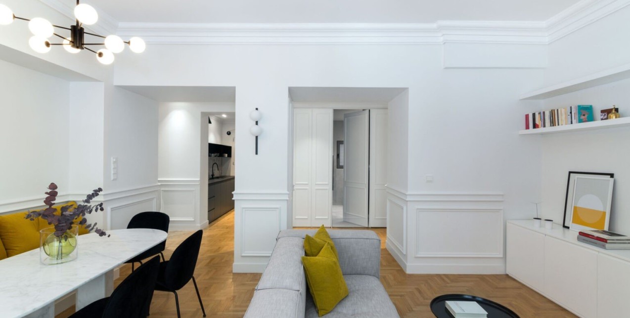 Ένα ευρηματικό διαμέρισμα στο Κολωνάκι που καταφέρνει και χωράει τα πάντα 