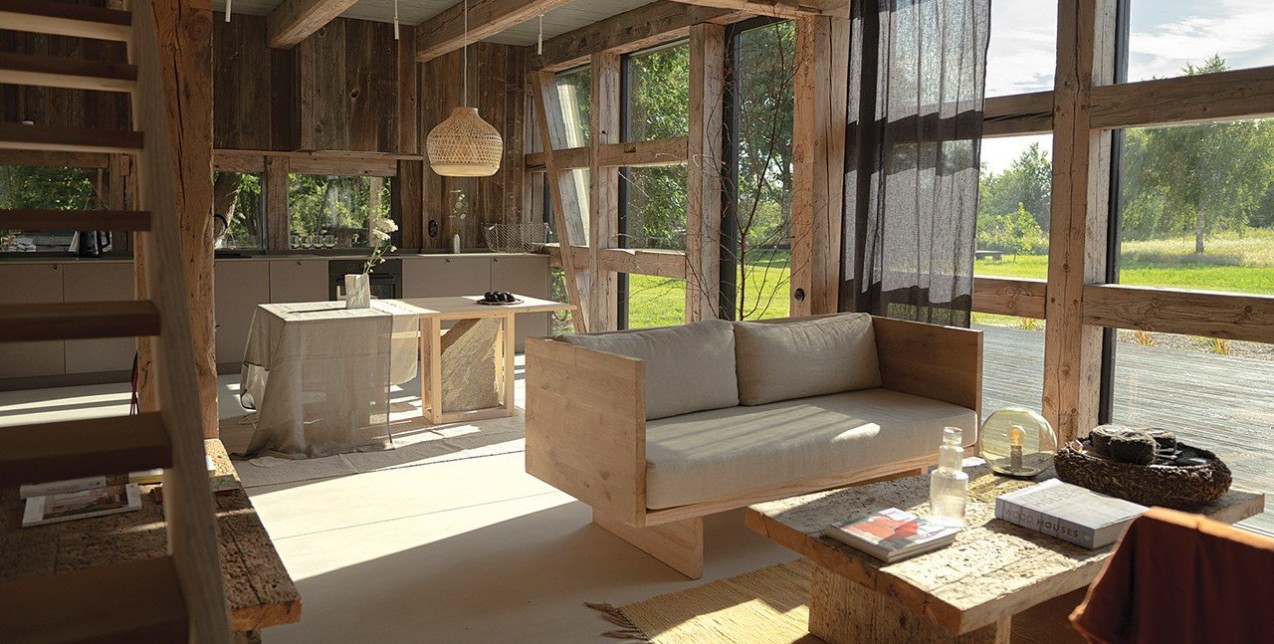 Μια ξύλινη κατοικία με φόντο τις όχθες του ποταμού Βιστούλα ﻿στην Πολωνία γίνεται ένα ονειρικό καταφύγιο μέσα στη φύση