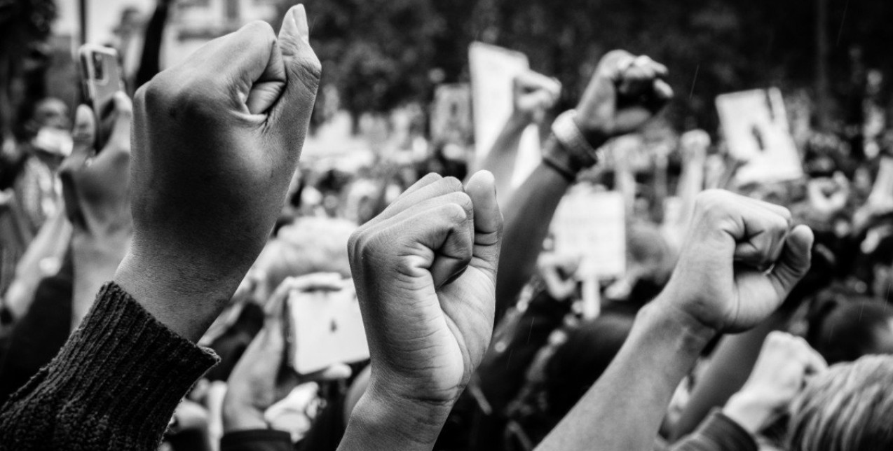 Γιατί ο κόσμος χάνει όλο και περισσότερο την πίστη του στην βαθύτερη έννοια της δημοκρατίας;