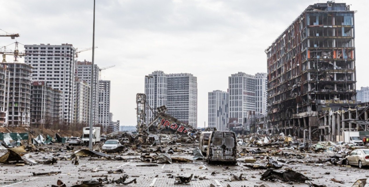 Ένα χρόνο μετά η φρίκη του πολέμου εξακολουθεί να σκεπάζει την Ουκρανία 