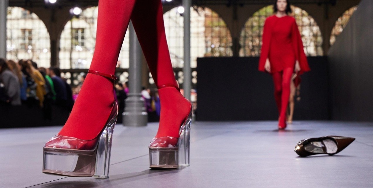 Οι τάσεις στα παπούτσια της άνοιξης σύμφωνα με τις πασαρέλες