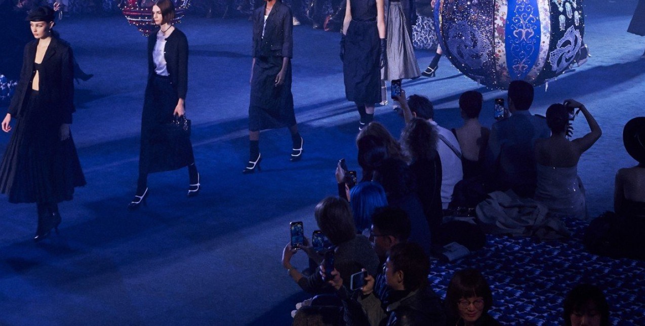 Dior F/W23: Η Maria Grazia Chiuri δημιούργησε ένα show-φόρο τιμής στη Catherine Dior