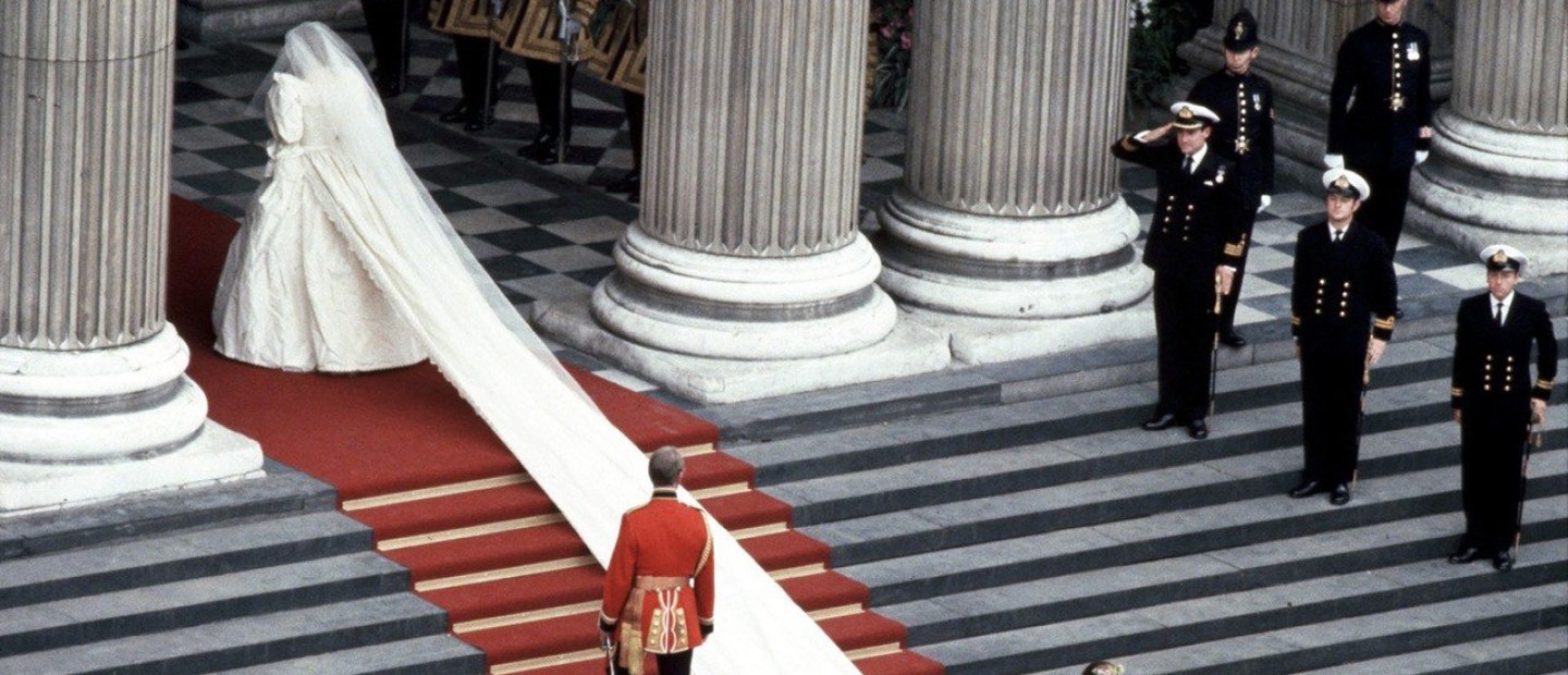 Η νέα σειρά της σχεδιάστριας του νυφικού της Princess Diana