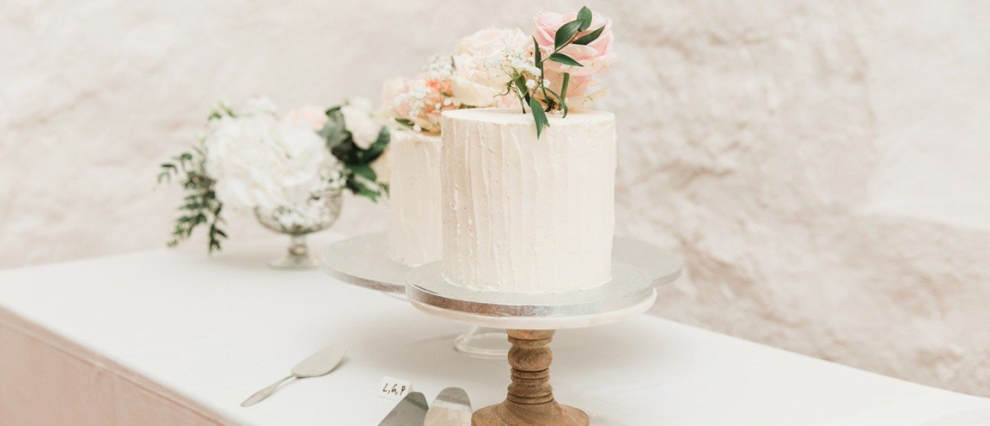 Αυτές οι ολόφρεσκες τούρτες είναι όνειρο για κάθε γαμήλια δεξίωση