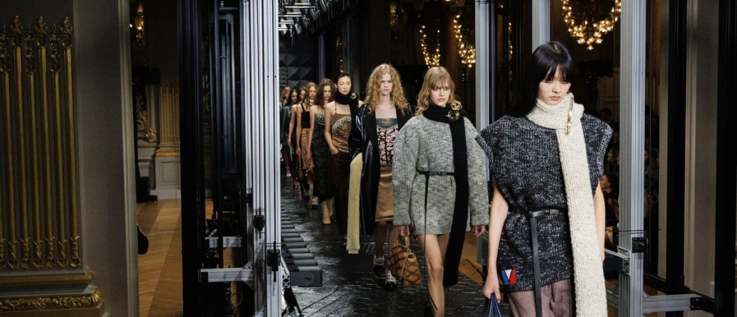 PFW: Ο Nicolas Ghesquière εμπνέεται από τη Γαλλίδα γυναίκα για την Fall/Winter2023 collection του Louis Vuitton 