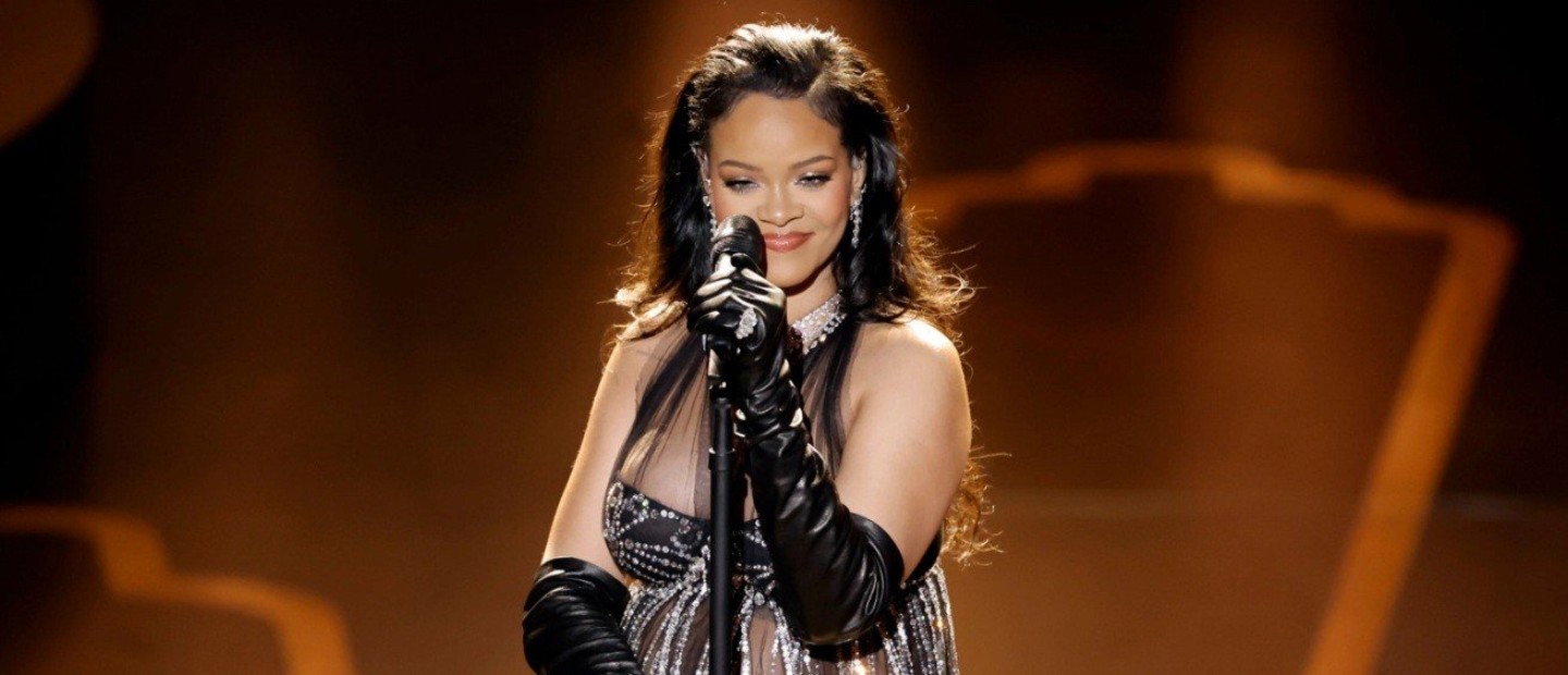 Παρακολουθήστε την ερμηνεία της Rihanna στα φετινά Oscar 