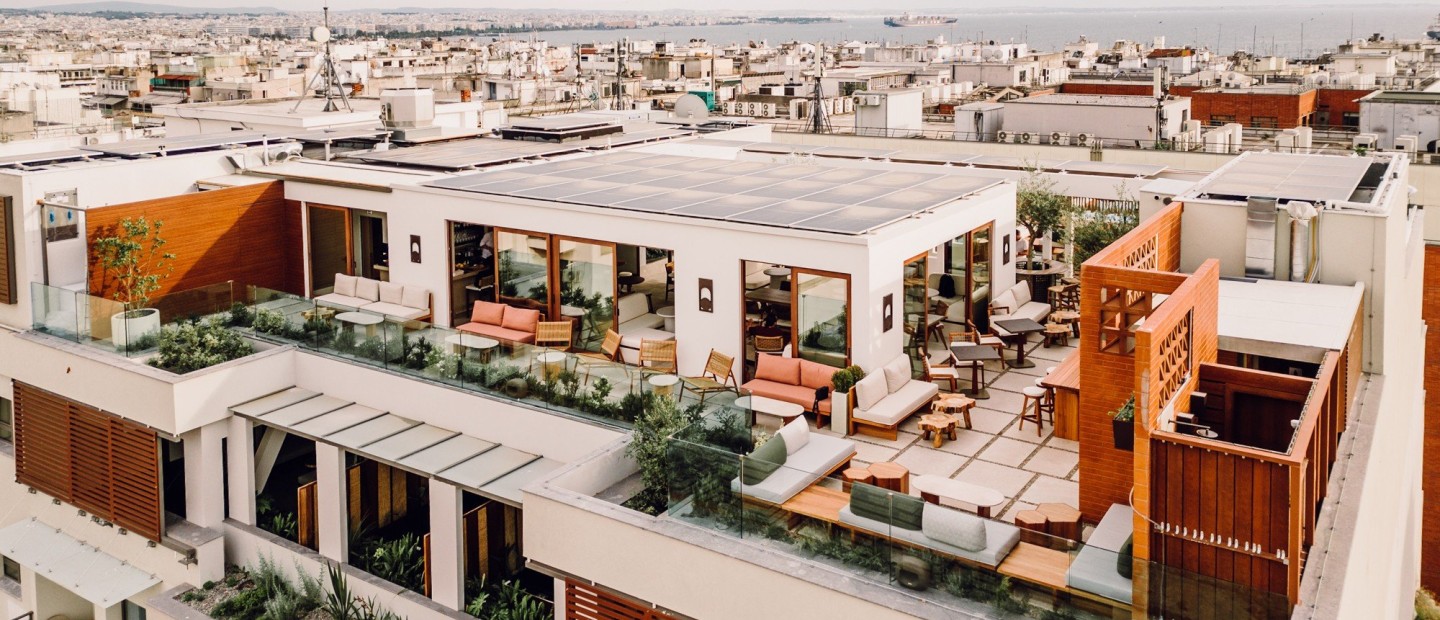 Το νέο πολυαναμενόμενο rooftop της Θεσσαλονίκης άνοιξε τις πύλες του κι επίσημα 