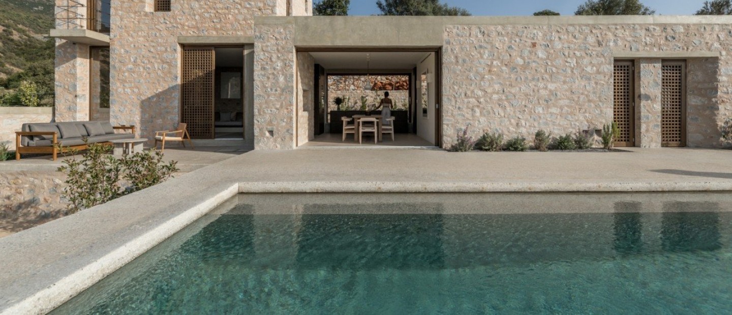 Μια πετρόκτιστη βίλα στη Μάνη μας μυεί στη slow living φιλοσοφία 