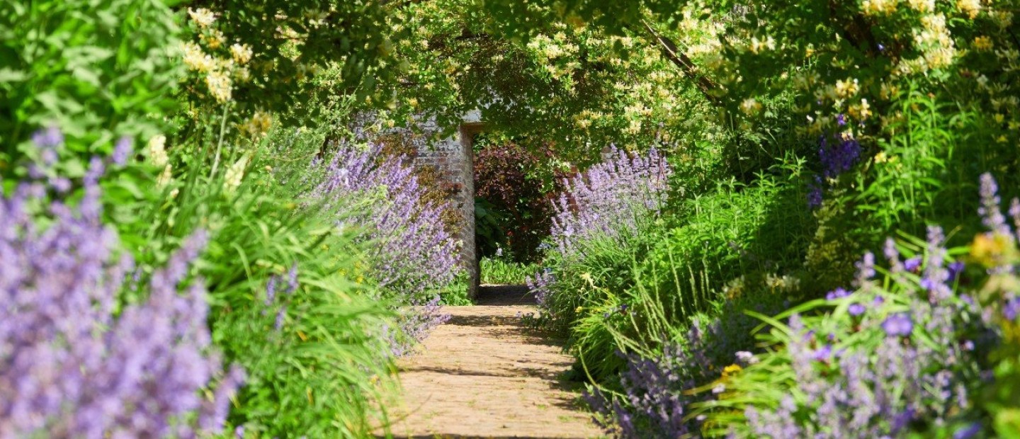 Garden decorating ideas: Δημιουργήστε τον πιο elegant κήπο 