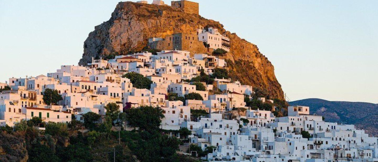 An insider guide to: Σκύρος, με την Hotelier Ηρώ Γκριμπίζη