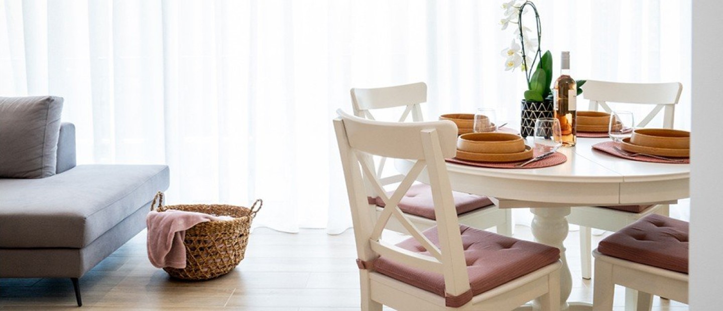 Ένα ροζ σπίτι που θα σας συναρπάσει στα Νότια Προάστια της Αθήνας